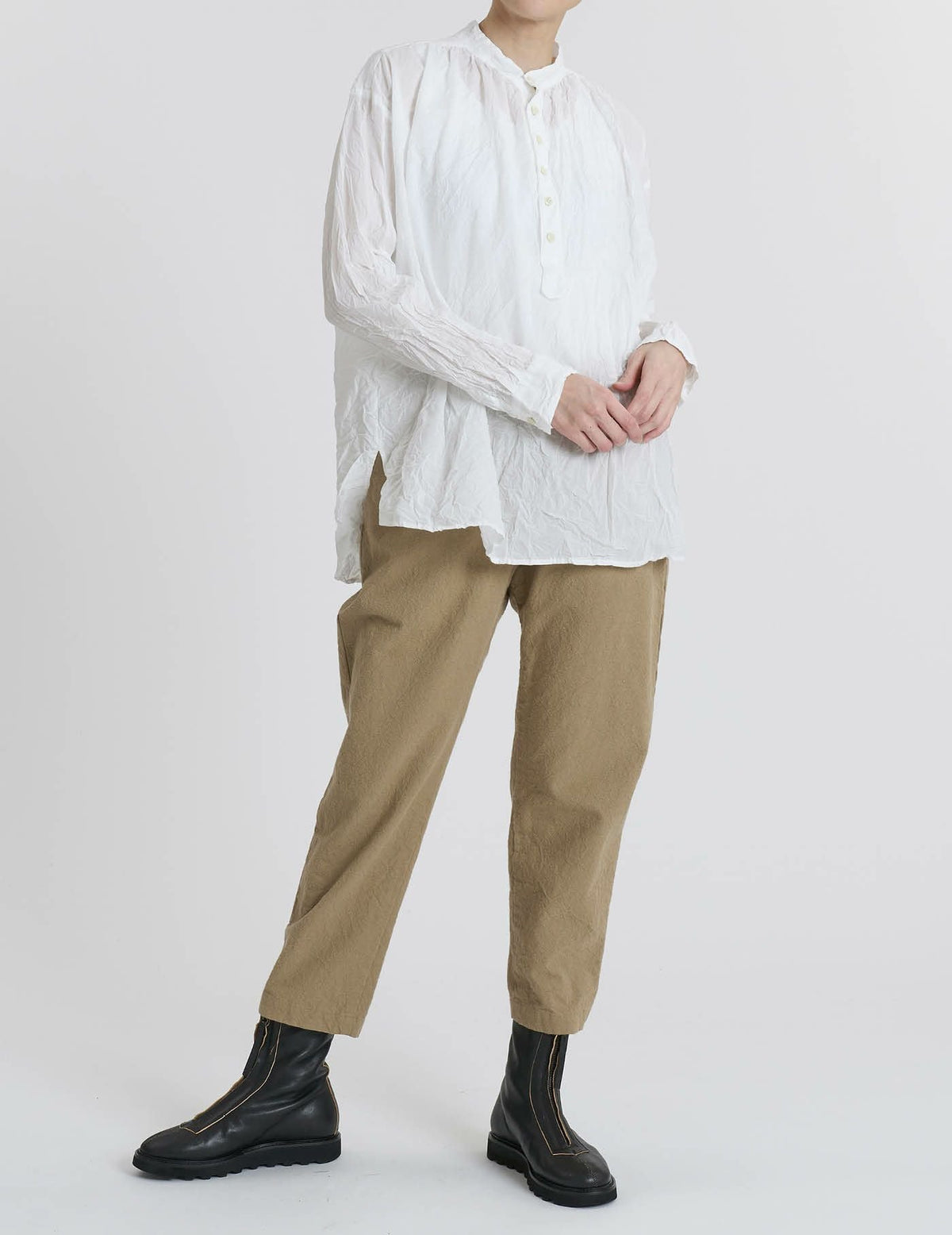 綿リネンキャンバス テーパードパンツ