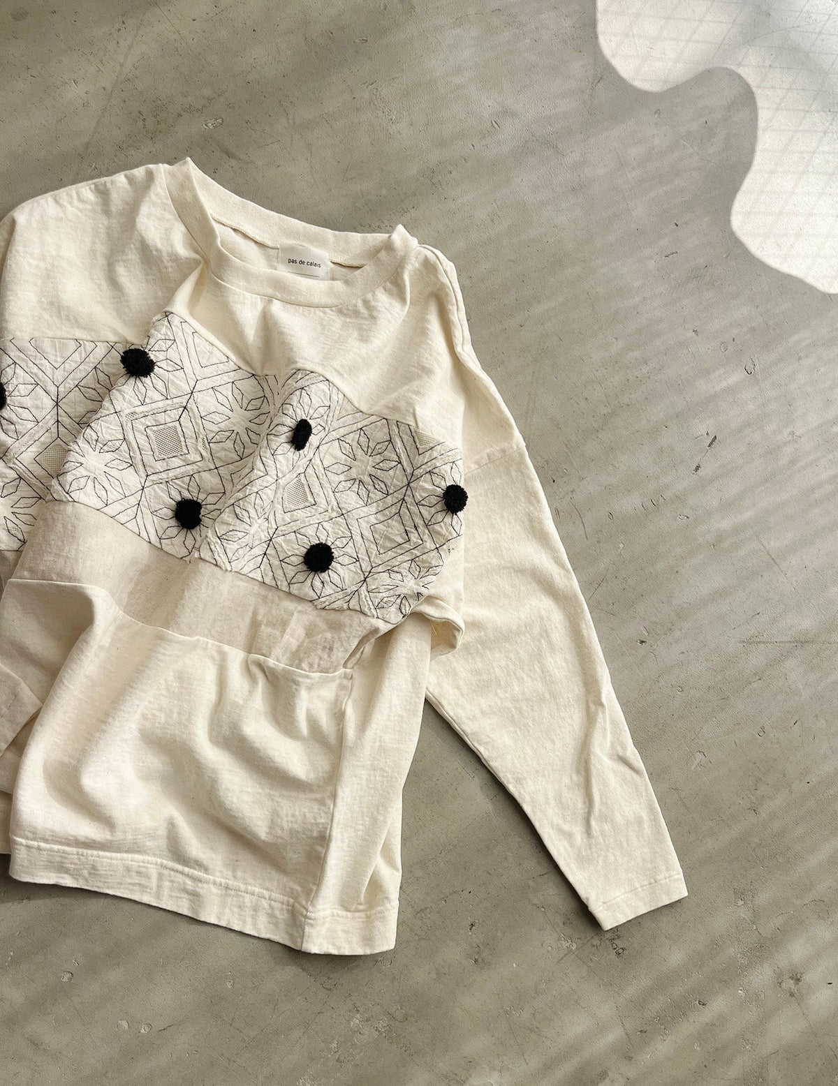 【オンライン限定】ハンドカットエンブロイダリー プルオーバー